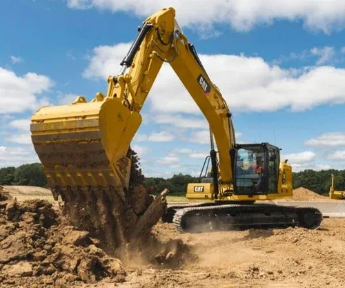 Student completing RIIMPO320F excavator training in Brisbane